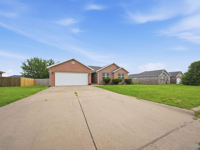 2610 E Moonlight Street, Republic, MO 65738