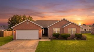 2610 E Moonlight Street, Republic, MO 65738