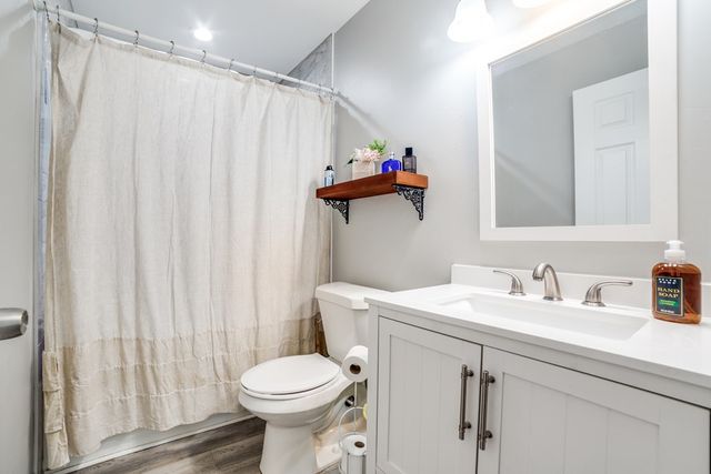 205 Canyon Lake Dr, Bandera, TX 78003