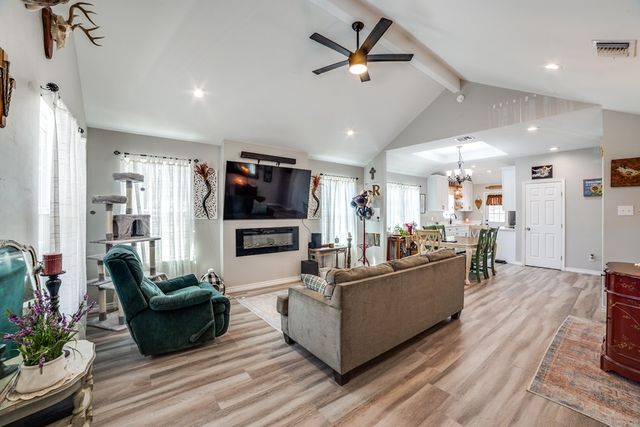 205 Canyon Lake Dr, Bandera, TX 78003