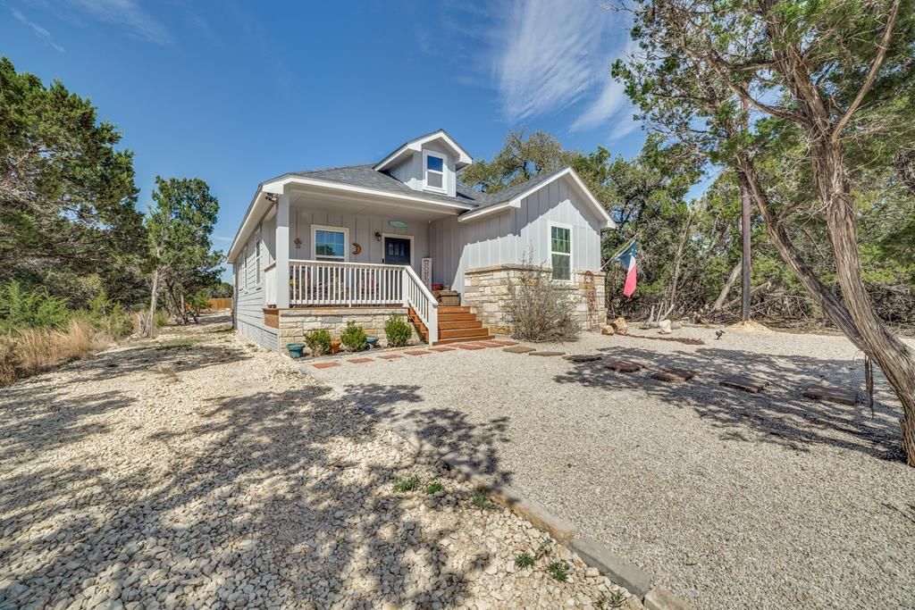 205 Canyon Lake Dr, Bandera, TX 78003