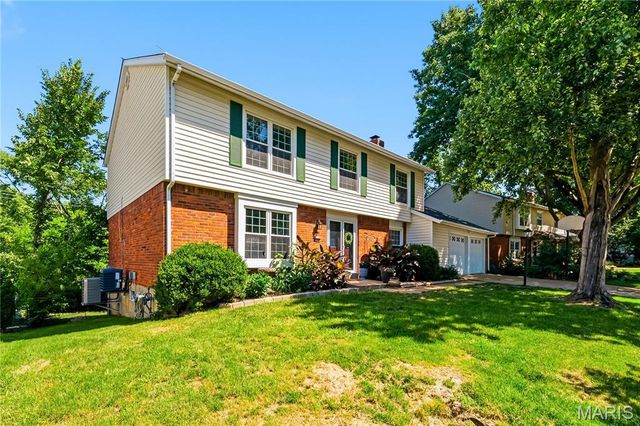 11747 Summerhaven Drive, St Louis, MO 63146