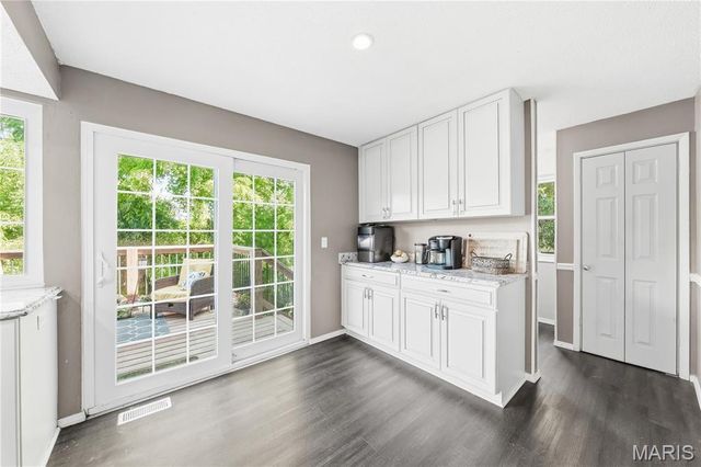 11747 Summerhaven Drive, St Louis, MO 63146