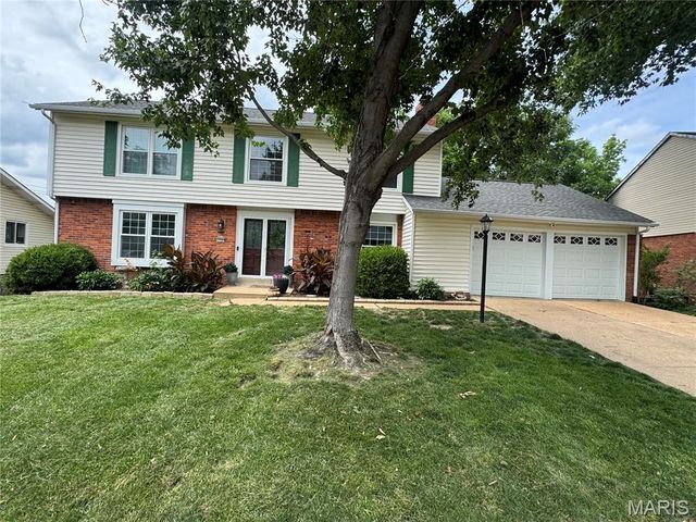 11747 Summerhaven Drive, St Louis, MO 63146