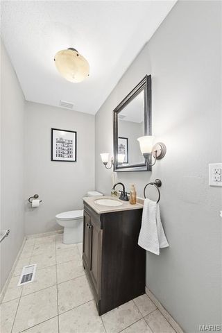 11747 Summerhaven Drive, St Louis, MO 63146