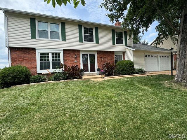 11747 Summerhaven Drive, St Louis, MO 63146