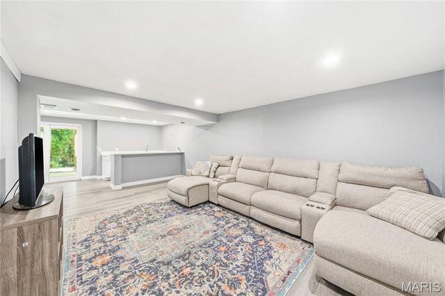 11747 Summerhaven Drive, St Louis, MO 63146