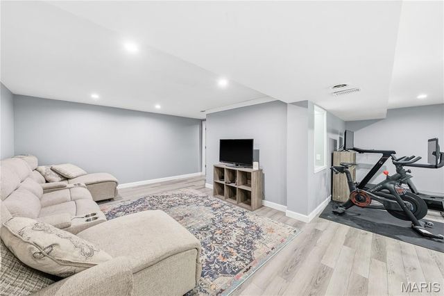 11747 Summerhaven Drive, St Louis, MO 63146