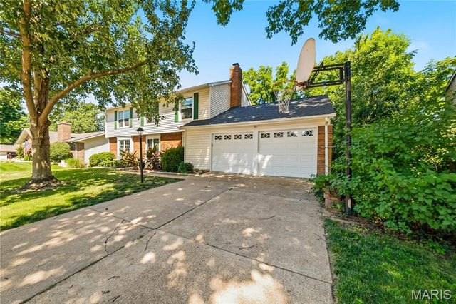 11747 Summerhaven Drive, St Louis, MO 63146