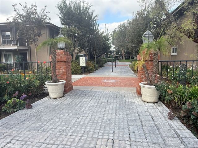 660 Glassell Street 19, Orange, CA 92866