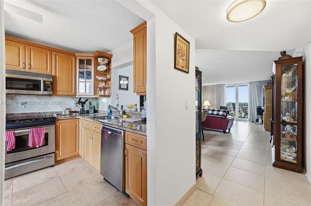 521 N Riverside Dr 606, Pompano Beach, FL 33062