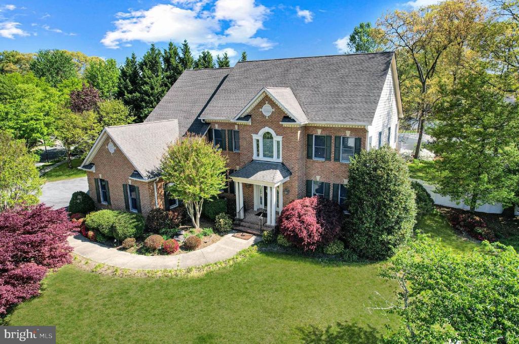 Image 2 of property listing at 8201 GREEN ICE DR, Pasadena, MD 21122
