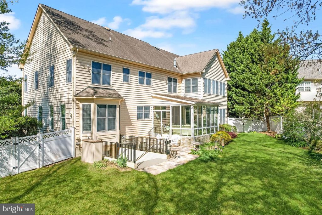 Image 12 of property listing at 8201 GREEN ICE DR, Pasadena, MD 21122
