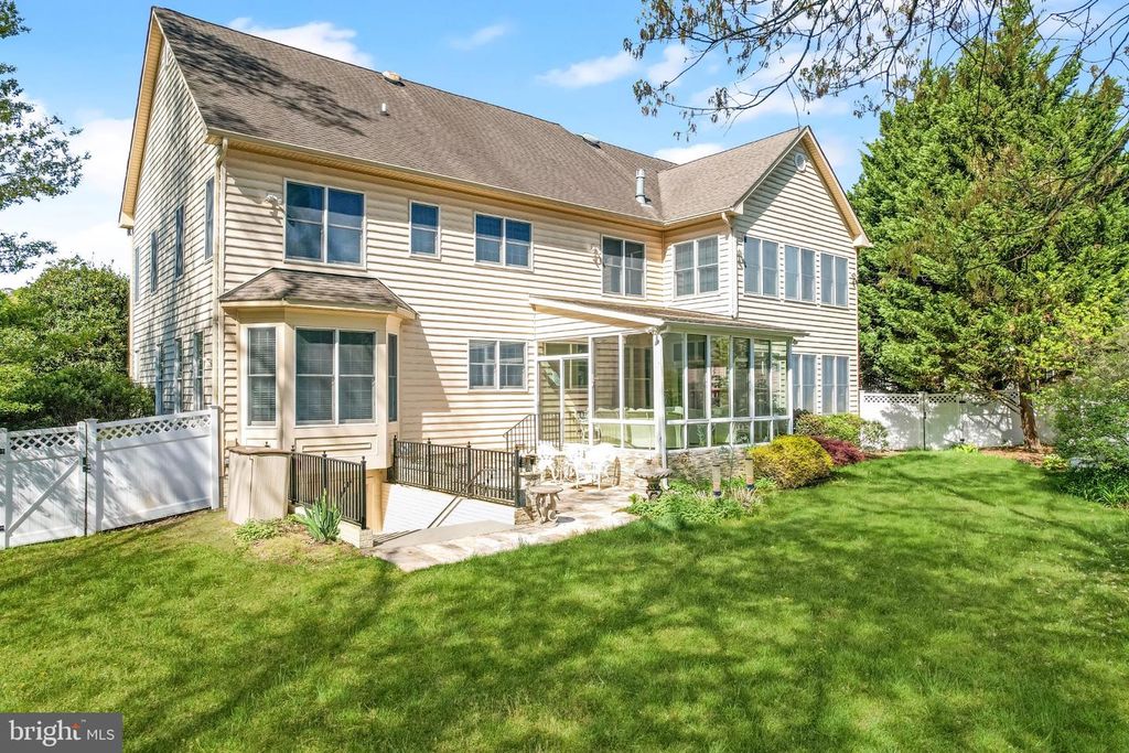 Image 13 of property listing at 8201 GREEN ICE DR, Pasadena, MD 21122