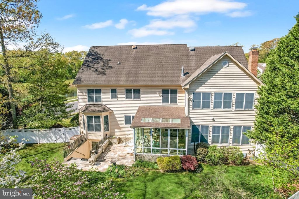 Image 14 of property listing at 8201 GREEN ICE DR, Pasadena, MD 21122