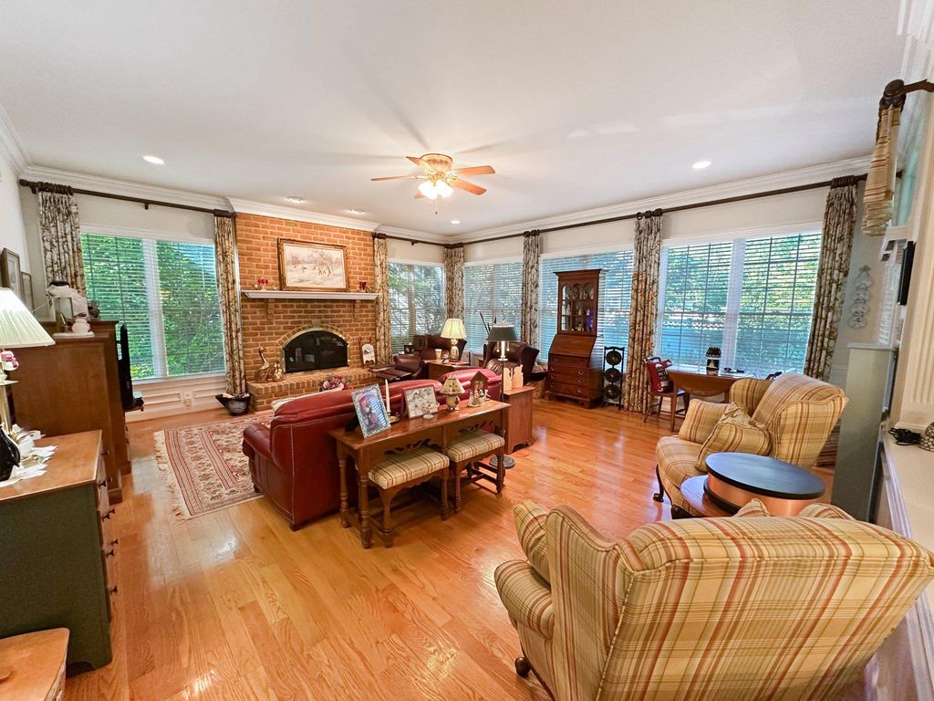 Image 27 of property listing at 8201 GREEN ICE DR, Pasadena, MD 21122