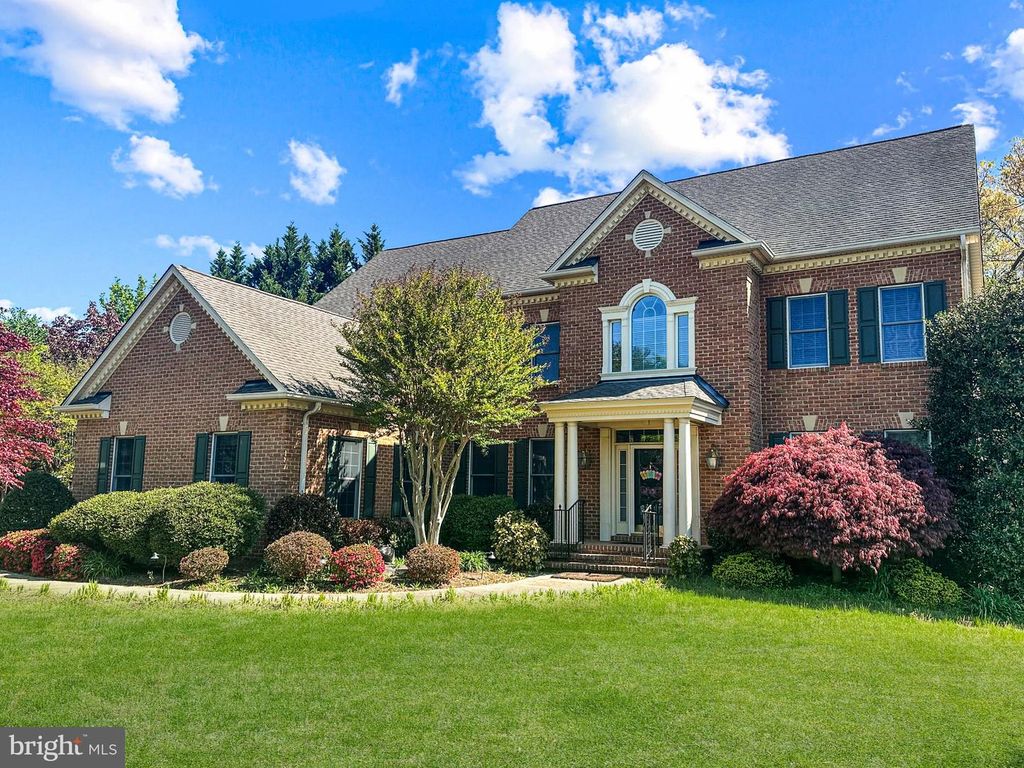 Image 5 of property listing at 8201 GREEN ICE DR, Pasadena, MD 21122