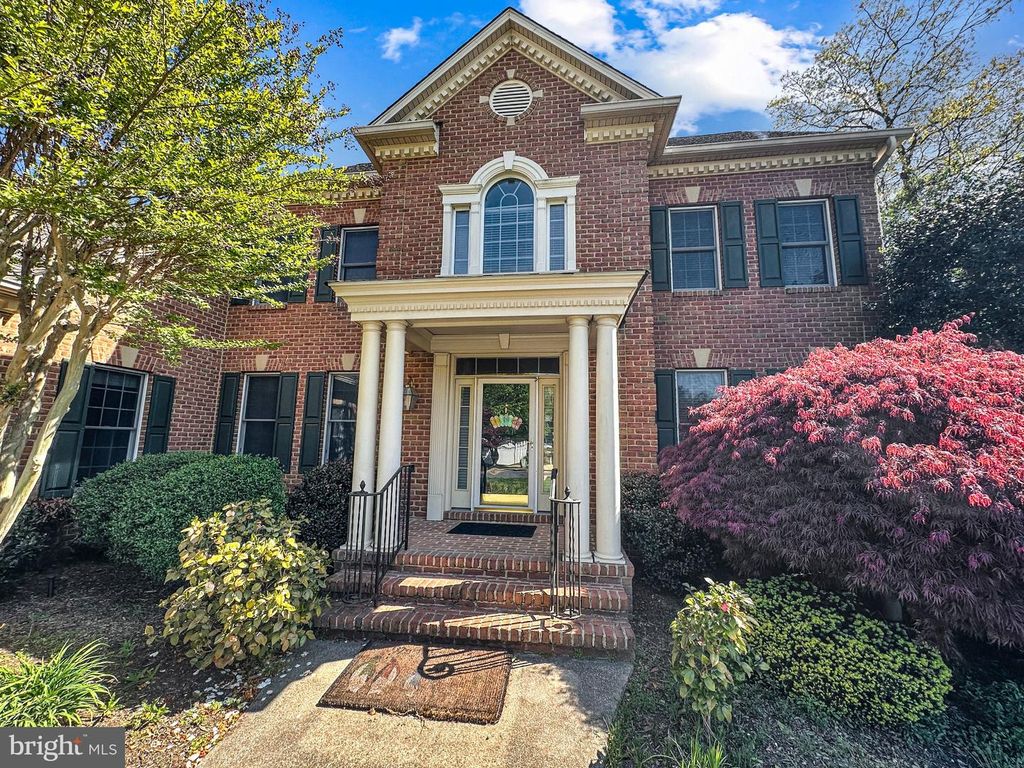 Image 6 of property listing at 8201 GREEN ICE DR, Pasadena, MD 21122