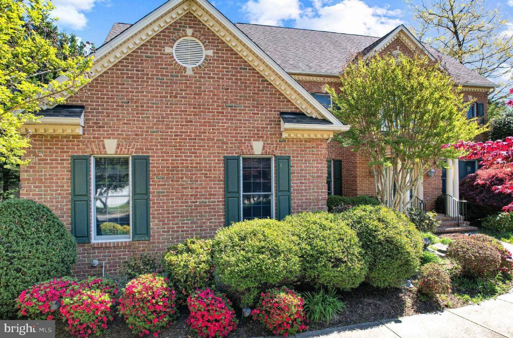 Image 7 of property listing at 8201 GREEN ICE DR, Pasadena, MD 21122