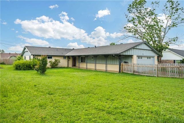 916 S 16th Street, Rogers, AR 72758