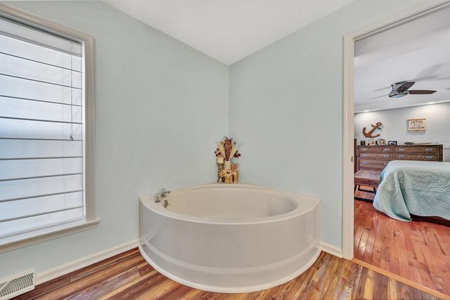 414 Mallard Cove RD, Moneta, VA 24121