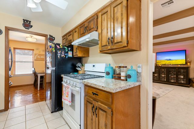 1618 Camelot Place, Miami, OK 74354