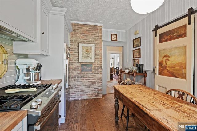 194 Hillside Avenue, Glen Ridge, NJ 07028