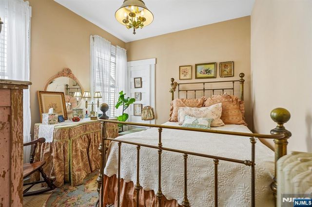 194 Hillside Avenue, Glen Ridge, NJ 07028