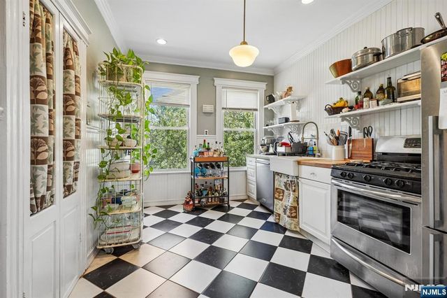194 Hillside Avenue, Glen Ridge, NJ 07028
