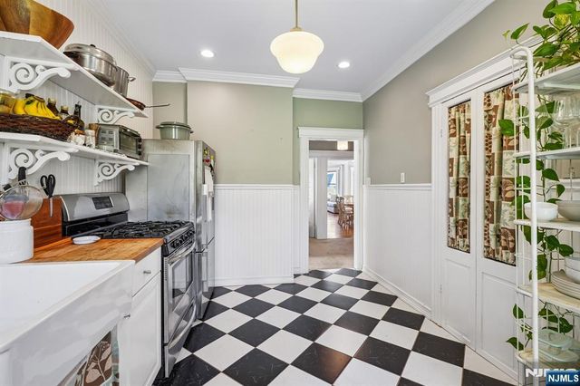 194 Hillside Avenue, Glen Ridge, NJ 07028