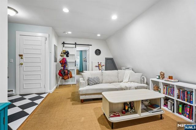 194 Hillside Avenue, Glen Ridge, NJ 07028