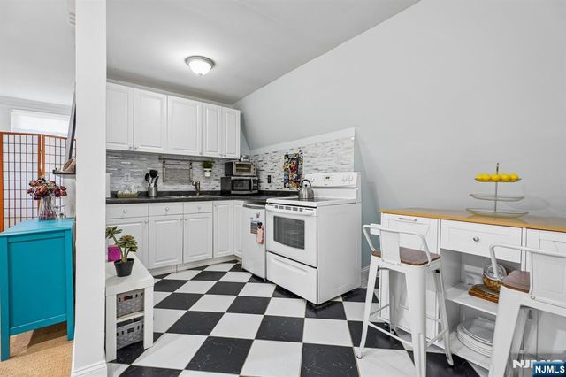 194 Hillside Avenue, Glen Ridge, NJ 07028