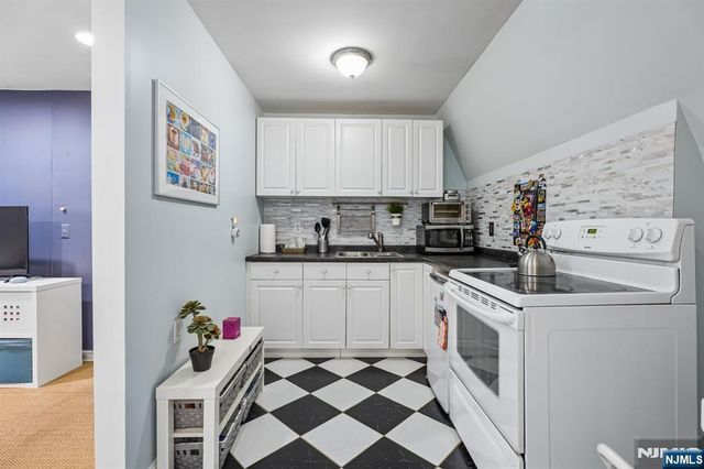194 Hillside Avenue, Glen Ridge, NJ 07028