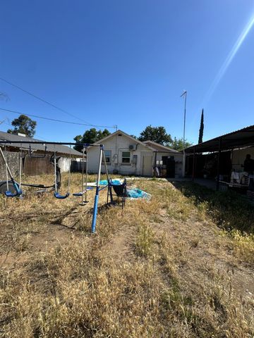 4511 E Balch, Fresno, CA 93702