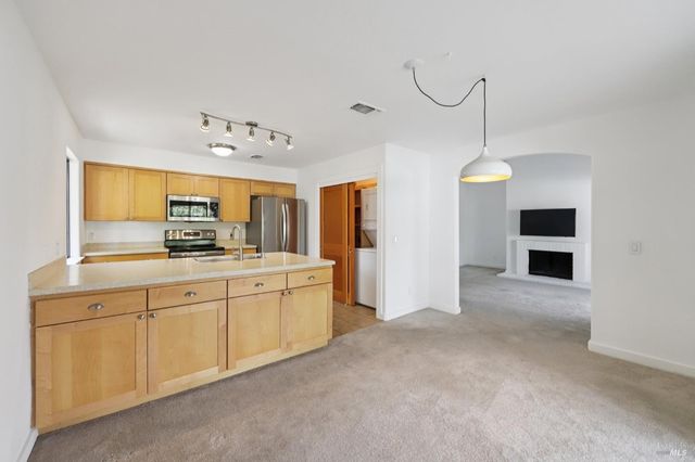 760 Granada Ct, St. Helena, CA 94574