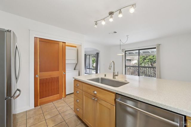 760 Granada Ct, St. Helena, CA 94574