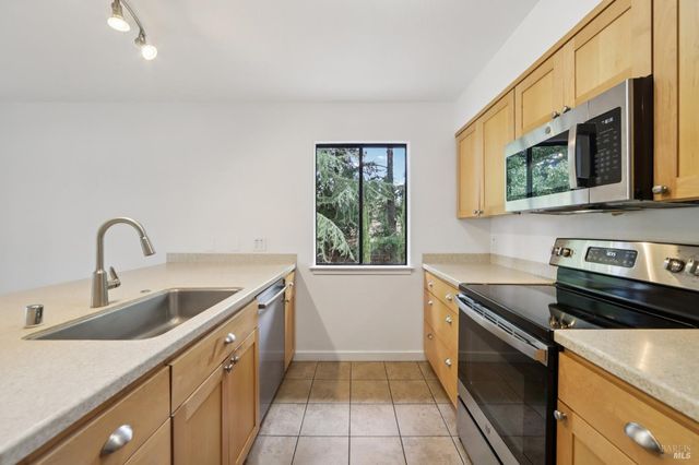 760 Granada Ct, St. Helena, CA 94574