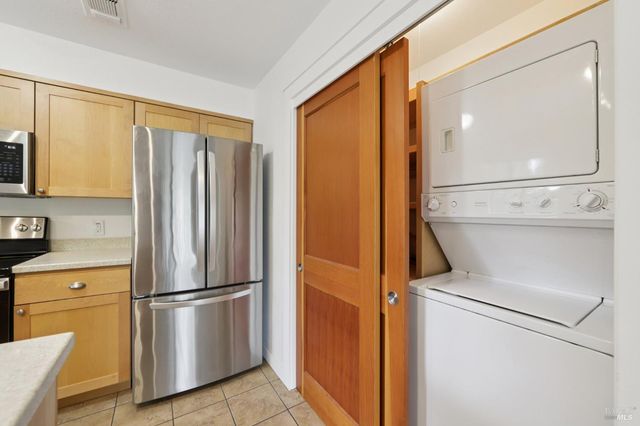 760 Granada Ct, St. Helena, CA 94574