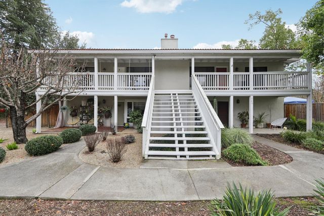 760 Granada Ct, St. Helena, CA 94574