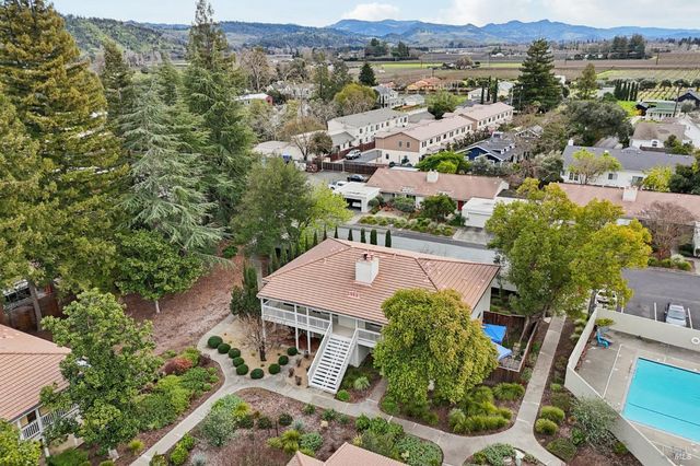 760 Granada Ct, St. Helena, CA 94574