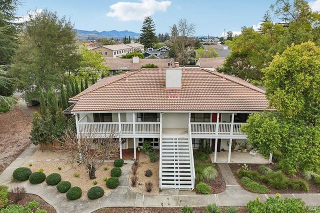 760 Granada Ct, St. Helena, CA 94574