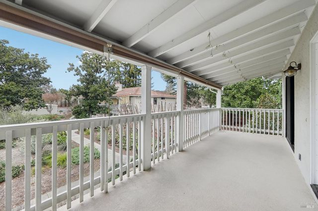 760 Granada Ct, St. Helena, CA 94574