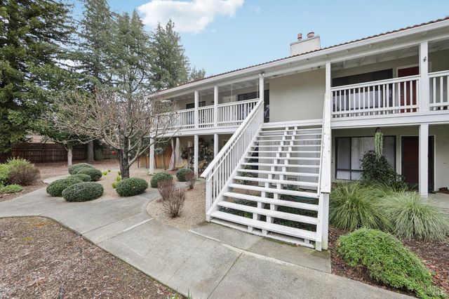 760 Granada Ct, St. Helena, CA 94574