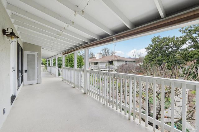 760 Granada Ct, St. Helena, CA 94574