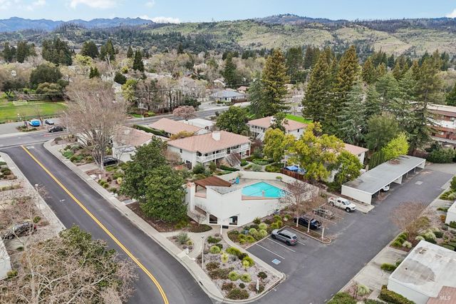 760 Granada Ct, St. Helena, CA 94574