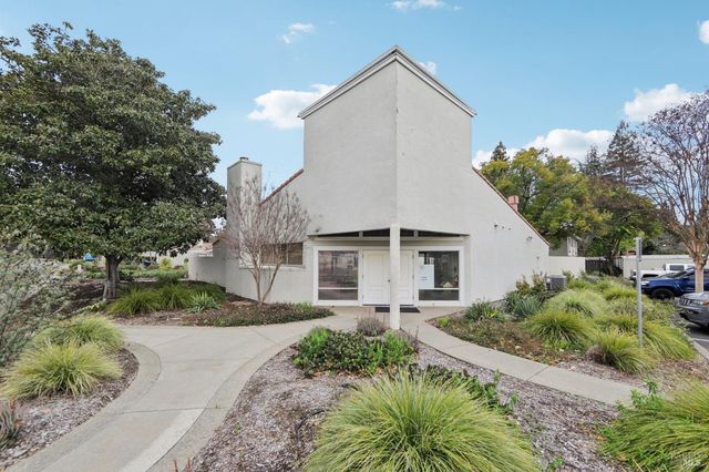 760 Granada Ct, St. Helena, CA 94574