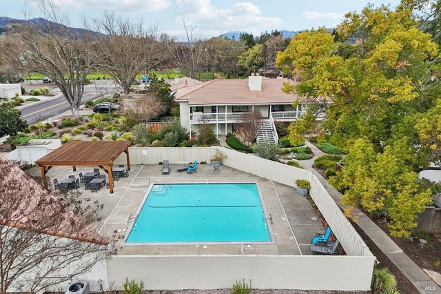 760 Granada Ct, St. Helena, CA 94574