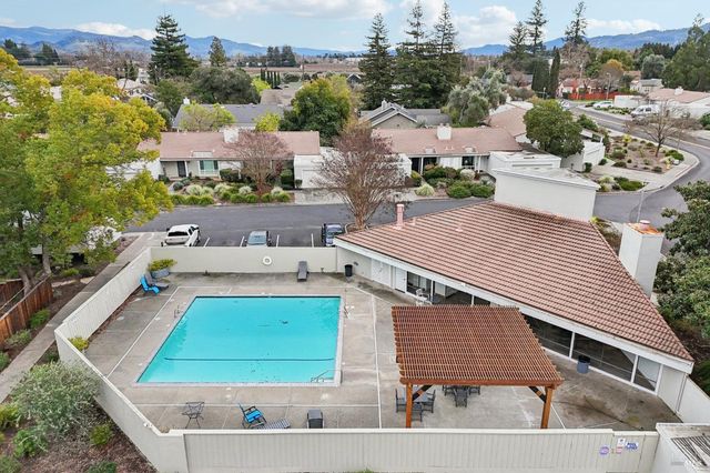 760 Granada Ct, St. Helena, CA 94574