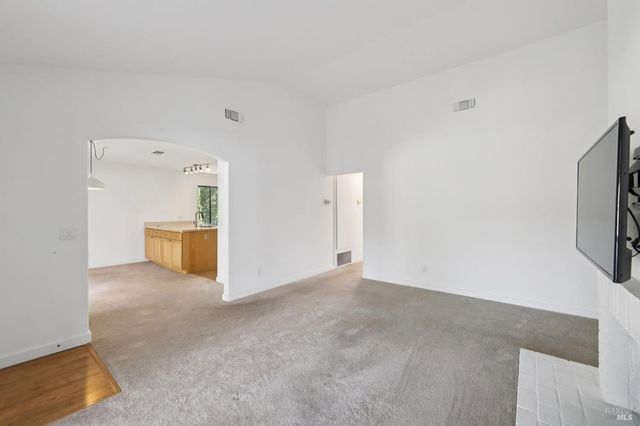 760 Granada Ct, St. Helena, CA 94574