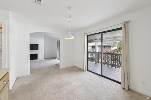 760 Granada Ct, St. Helena, CA 94574